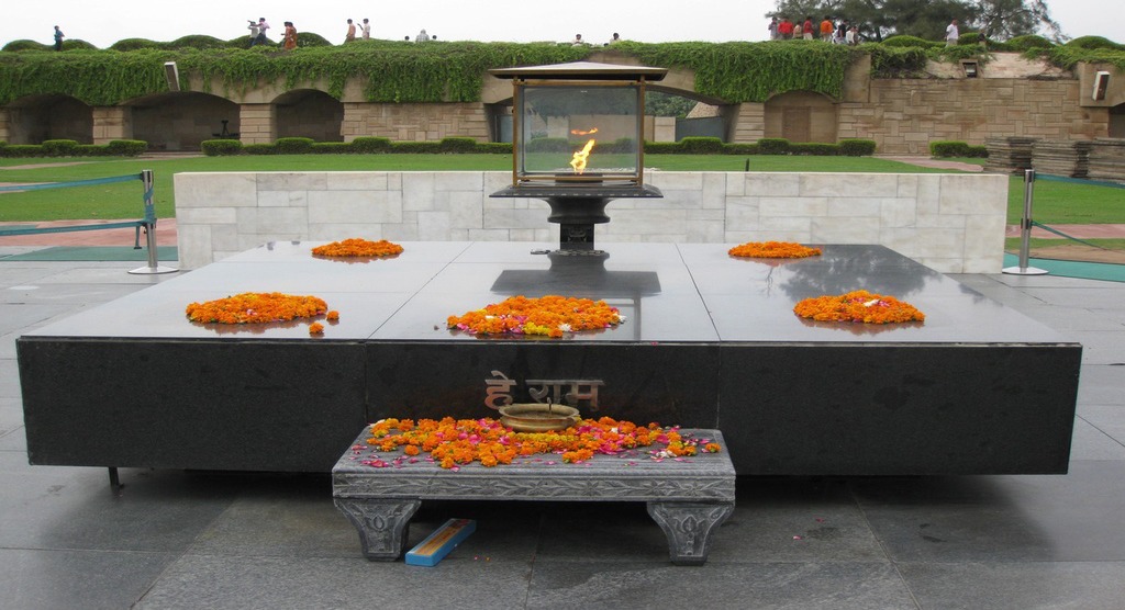 https://d3r8gwkgo0io6y.cloudfront.net/upload/Raj Ghat.jpg